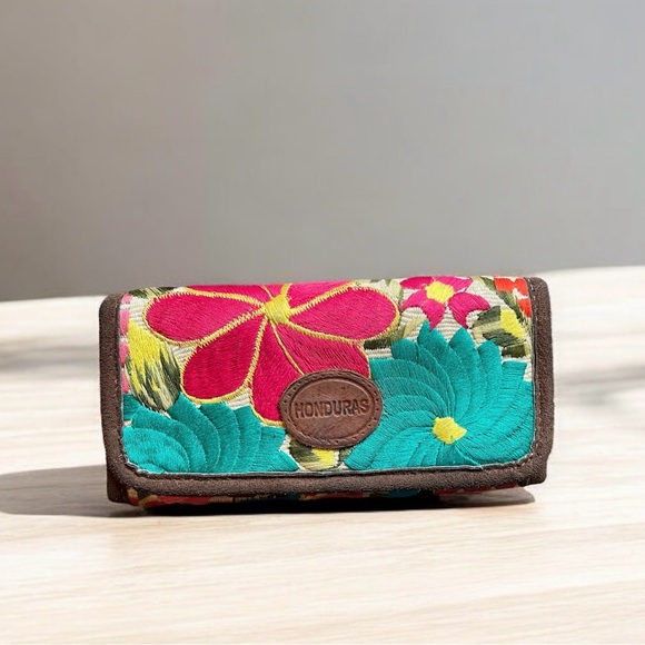 Boho Handmade in HONDURAS embroidered floral Wallet - Picture 1 of 4